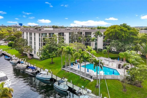 Condominio en venta en Fort Lauderdale, Florida, 2 dormitorios, 139.35 m2 № 1966000 - foto 1