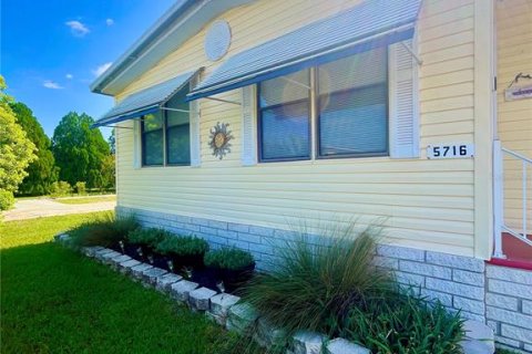 Apartment in Zephyrhills, Florida 2 bedrooms, 97.36 sq.m. № 2215996 - photo 2