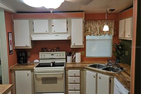 Apartment in Zephyrhills, Florida 2 bedrooms, 97.36 sq.m. № 2215996 - photo 21