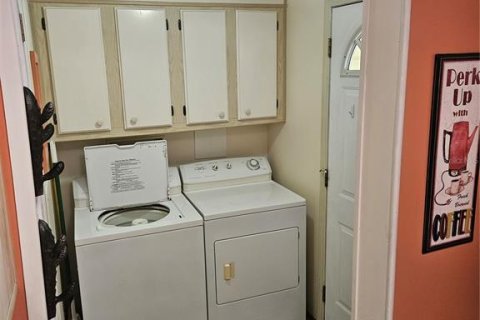 Apartment in Zephyrhills, Florida 2 bedrooms, 97.36 sq.m. № 2215996 - photo 22