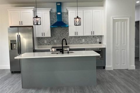 Casa en venta en Palm Bay, Florida, 4 dormitorios, 171.5 m2 № 1903548 - foto 8