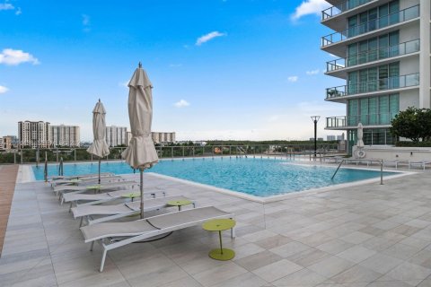 Condominio en venta en Sunny Isles Beach, Florida, 3 dormitorios, 141.58 m2 № 2076237 - foto 20