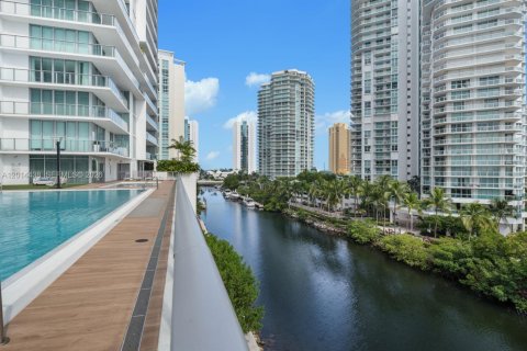 Condominio en venta en Sunny Isles Beach, Florida, 3 dormitorios, 141.58 m2 № 2076237 - foto 10