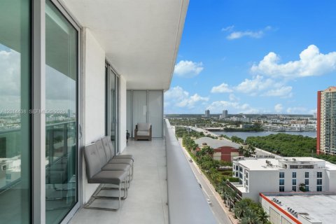 Condominio en venta en Sunny Isles Beach, Florida, 3 dormitorios, 141.58 m2 № 2076237 - foto 26