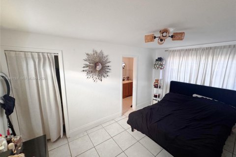 House in Miami, Florida 1 bedroom, 60.39 sq.m. № 1997147 - photo 2