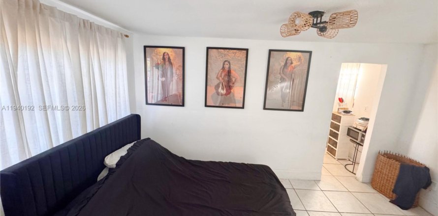 House in Miami, Florida 1 bedroom, 60.39 sq.m. № 1997147