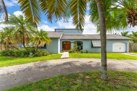 House in Homestead, Florida 3 bedrooms, 150.59 sq.m. № 1934194 - photo 1