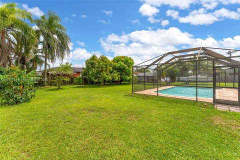 House in Homestead, Florida 3 bedrooms, 150.59 sq.m. № 1934194 - photo 25