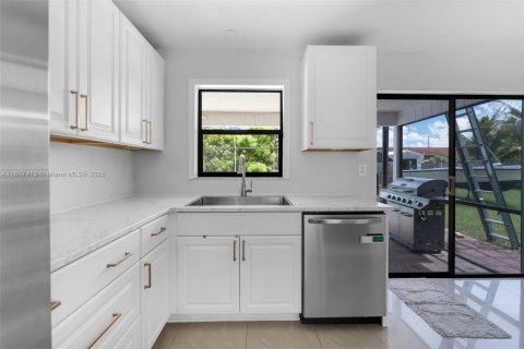 House in Homestead, Florida 3 bedrooms, 150.59 sq.m. № 1934194 - photo 9