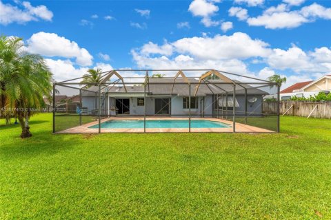 House in Homestead, Florida 3 bedrooms, 150.59 sq.m. № 1934194 - photo 23