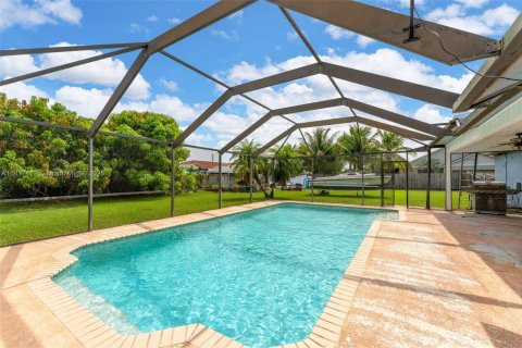 House in Homestead, Florida 3 bedrooms, 150.59 sq.m. № 1934194 - photo 26