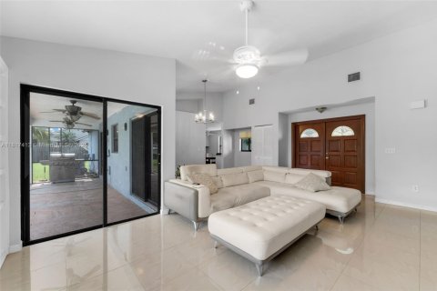 House in Homestead, Florida 3 bedrooms, 150.59 sq.m. № 1934194 - photo 6