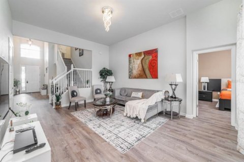 Casa en venta en Kissimmee, Florida, 5 dormitorios, 217.58 m2 № 2386234 - foto 9