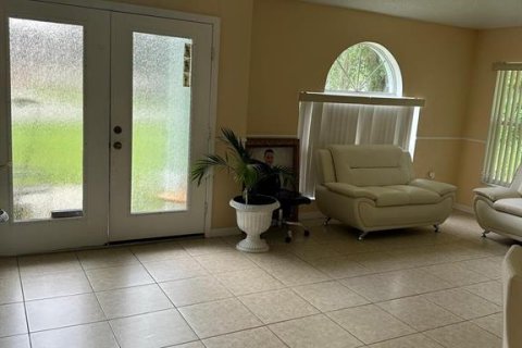Casa en alquiler en Poinciana, Florida, 3 dormitorios, 189.71 m2 № 2167894 - foto 4