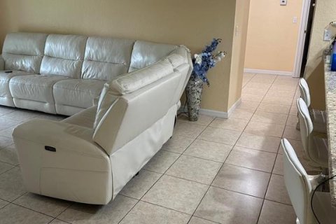 Casa en alquiler en Poinciana, Florida, 3 dormitorios, 189.71 m2 № 2167894 - foto 10