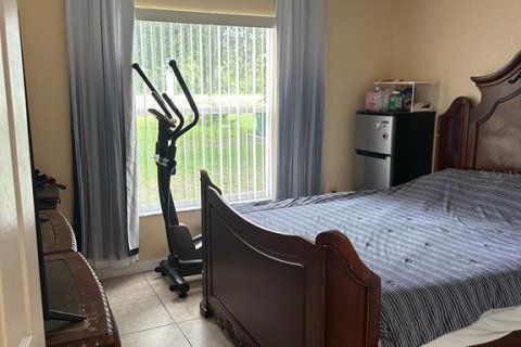 Casa en alquiler en Poinciana, Florida, 3 dormitorios, 189.71 m2 № 2167894 - foto 12