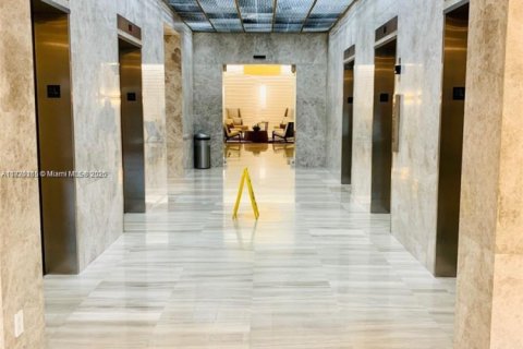 Condo in Sunny Isles Beach, Florida, 1 bedroom № 1943184 - photo 30