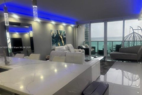 Condo in Sunny Isles Beach, Florida, 1 bedroom № 1943184 - photo 14