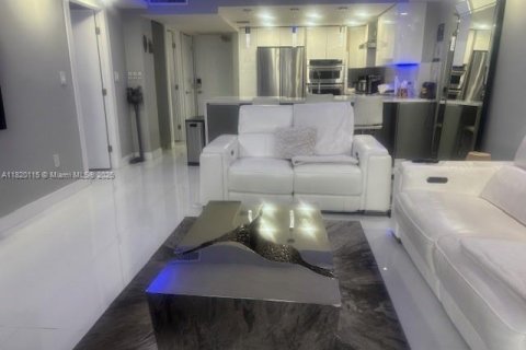 Condo in Sunny Isles Beach, Florida, 1 bedroom № 1943184 - photo 7