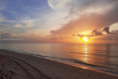 Condo in Sunny Isles Beach, Florida, 1 bedroom № 1943184 - photo 19