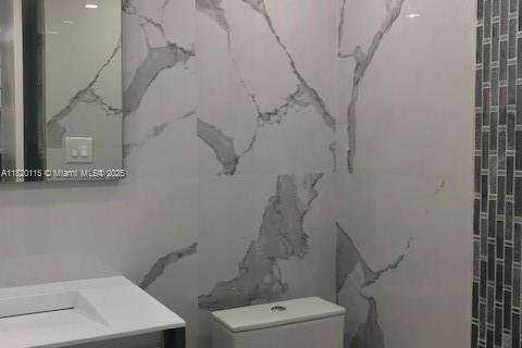 Condo in Sunny Isles Beach, Florida, 1 bedroom № 1943184 - photo 11