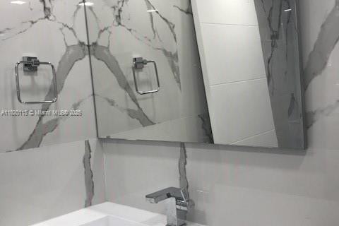 Condo in Sunny Isles Beach, Florida, 1 bedroom № 1943184 - photo 10