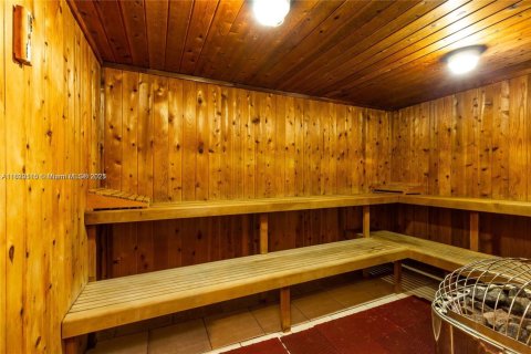 Condo in Sunny Isles Beach, Florida, 1 bedroom № 1943184 - photo 25