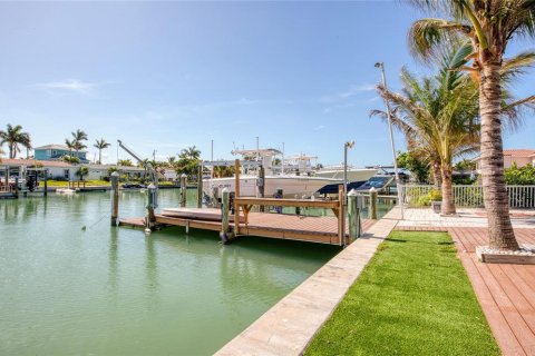 House in Madeira Beach, Florida 3 bedrooms, 226.31 sq.m. № 2108208 - photo 12