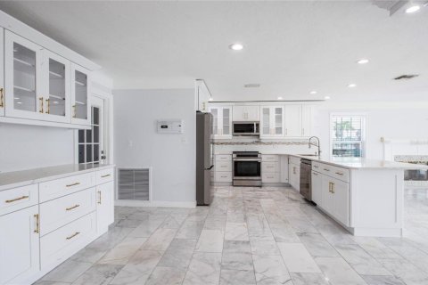 House in Madeira Beach, Florida 3 bedrooms, 226.31 sq.m. № 2108208 - photo 24