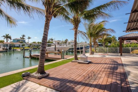 House in Madeira Beach, Florida 3 bedrooms, 226.31 sq.m. № 2108208 - photo 11