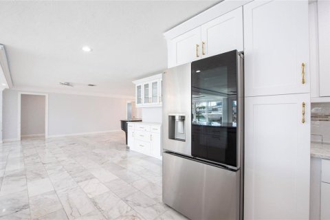 House in Madeira Beach, Florida 3 bedrooms, 226.31 sq.m. № 2108208 - photo 26
