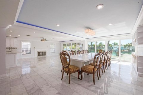 House in Madeira Beach, Florida 3 bedrooms, 226.31 sq.m. № 2108208 - photo 17