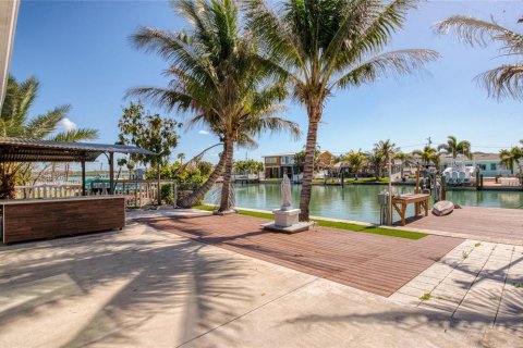 House in Madeira Beach, Florida 3 bedrooms, 226.31 sq.m. № 2108208 - photo 15
