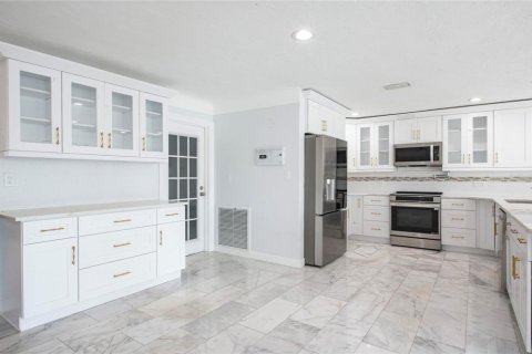 House in Madeira Beach, Florida 3 bedrooms, 226.31 sq.m. № 2108208 - photo 23