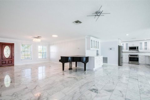 House in Madeira Beach, Florida 3 bedrooms, 226.31 sq.m. № 2108208 - photo 30