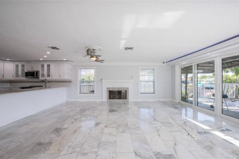 House in Madeira Beach, Florida 3 bedrooms, 226.31 sq.m. № 2108208 - photo 19