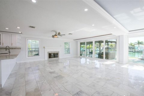 House in Madeira Beach, Florida 3 bedrooms, 226.31 sq.m. № 2108208 - photo 18