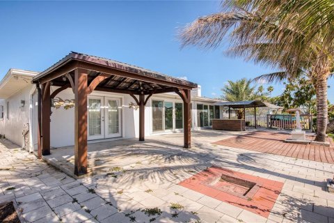 House in Madeira Beach, Florida 3 bedrooms, 226.31 sq.m. № 2108208 - photo 8