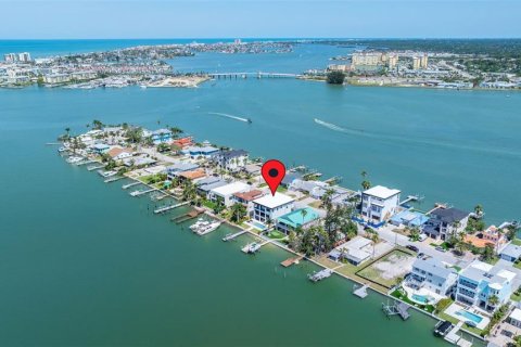 Купить виллу или дом в Мадейра - Бич, Флорида 8 комнат, 411.28м2, № 1567235 - фото 4