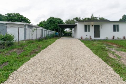 Casa en venta en West Park, Florida, 3 dormitorios № 1947709 - foto 2