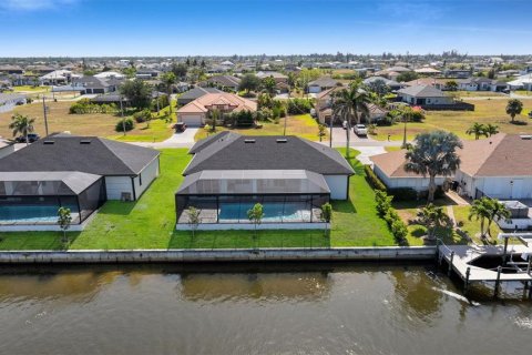 Casa en venta en Cape Coral, Florida, 3 dormitorios, 195.09 m2 № 1680690 - foto 10