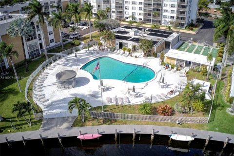 Condo in Oakland Park, Florida, 2 bedrooms  № 1713300 - photo 24