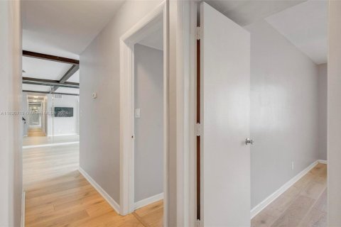 Condo in Oakland Park, Florida, 2 bedrooms  № 1713300 - photo 16