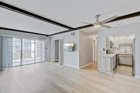 Condo in Oakland Park, Florida, 2 bedrooms  № 1713300 - photo 9