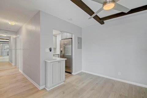 Condo in Oakland Park, Florida, 2 bedrooms  № 1713300 - photo 10