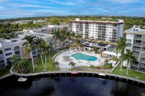 Condo in Oakland Park, Florida, 2 bedrooms  № 1713300 - photo 1