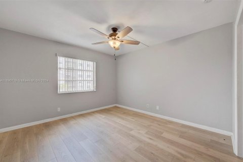Condo in Oakland Park, Florida, 2 bedrooms  № 1713300 - photo 17