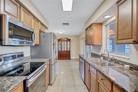 House in Palm Harbor, Florida 2 bedrooms, 112.5 sq.m. № 1659209 - photo 5