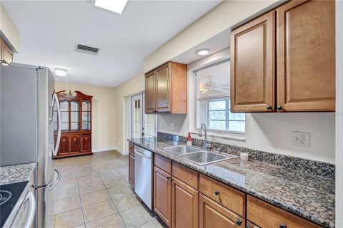 House in Palm Harbor, Florida 2 bedrooms, 112.5 sq.m. № 1659209 - photo 7