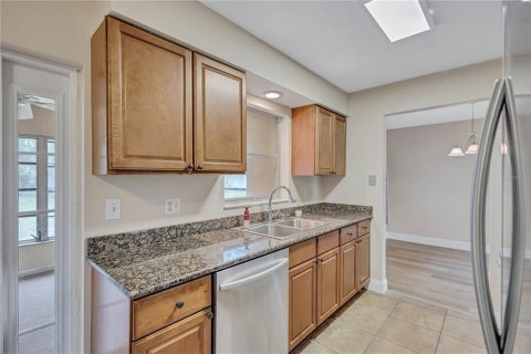 House in Palm Harbor, Florida 2 bedrooms, 112.5 sq.m. № 1659209 - photo 3